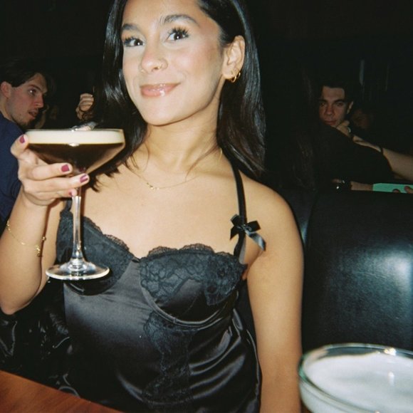 Meet your Posher, Anika - Picture 1 of 3